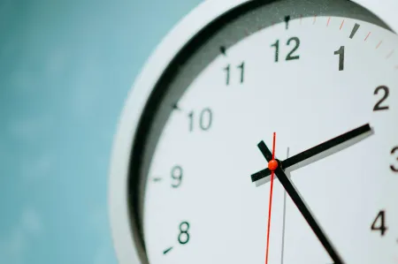 Sécurité routière : bientôt le changement d’heure (Source : Chuttersnap sur Unsplash.com)