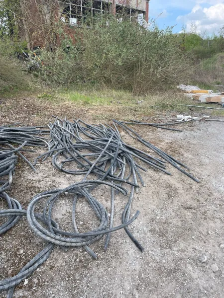 Trois suspects arrêtés pour un vol de câbles à grande échelle sur le réseau ferroviaire à Charleroi 