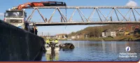 Mise au jour de carcasses de voitures jetées dans le canal Bruxelles-Charleroi à Roux