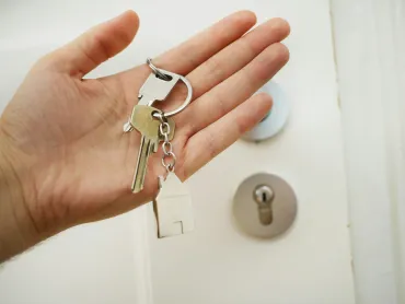 Vous cherchez un logement étudiant ? Attention aux arnaques ! (Source : Maria Ziegler sur Unsplash.com)