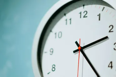 Sécurité routière : bientôt le changement d’heure (Source : Chuttersnap sur Unsplash.com)