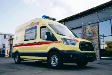 Sécurité routière : attention aux véhicules prioritaires (Source : Mikhail Nilov sur Pexels.com)