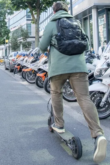 Trottinette électrique, très pratique, mais malheureusement pas sans danger