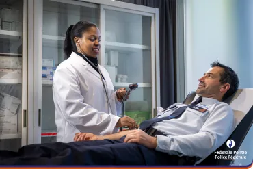 Y a-t-il encore des médecins dans la salle ?