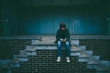 Surfons Tranquille : Enfants hyperconnectés - développez leur esprit critique !